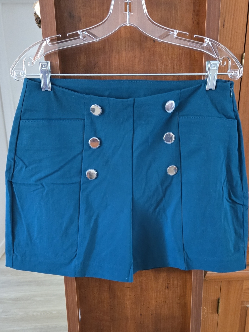 INC International Concepts Turquoise Shorts with Silver Buttons.  NWOT SZ 6